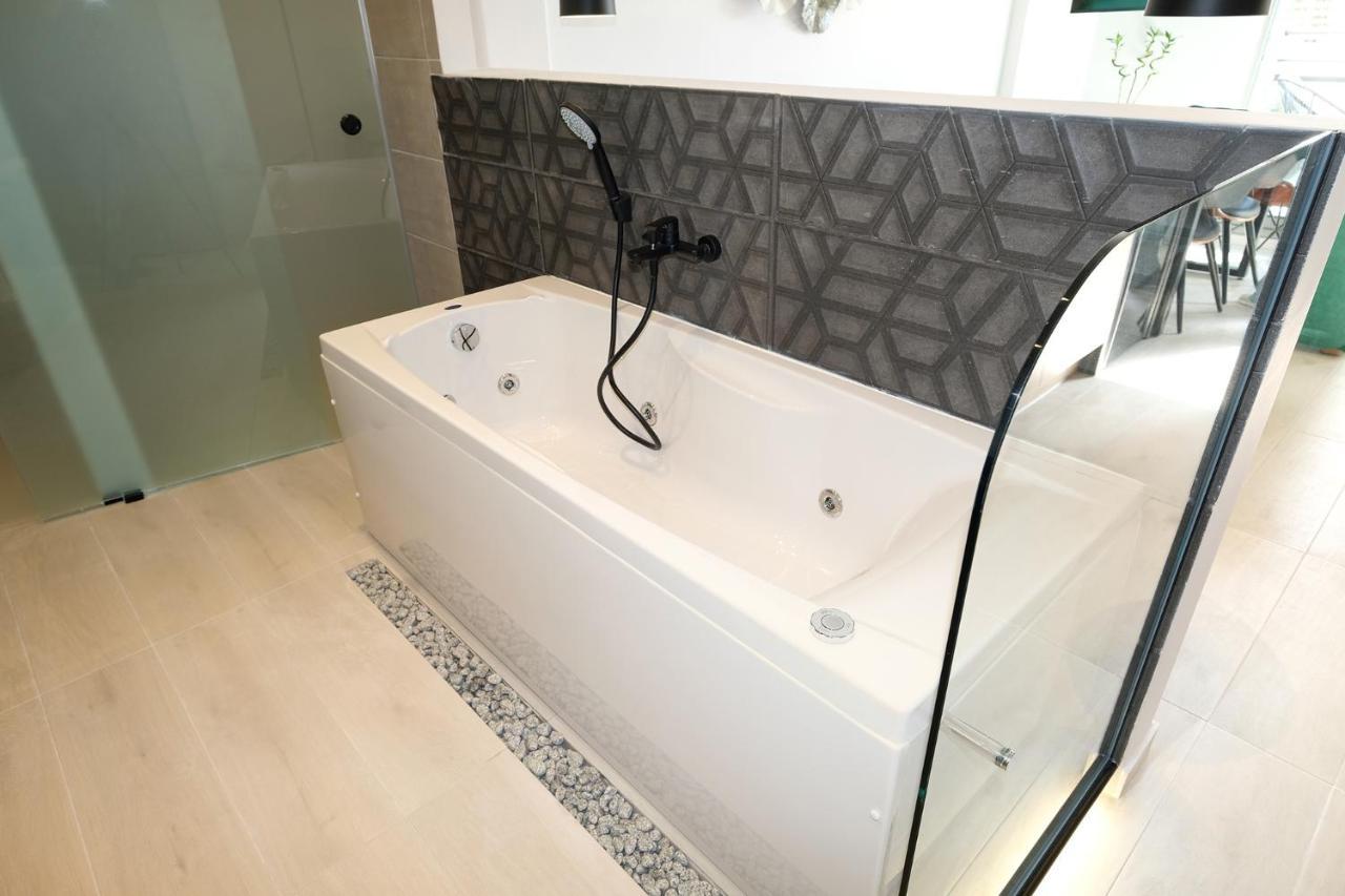 Daire Ermou Monastiraki View Acropolis W Jacuzzi *
